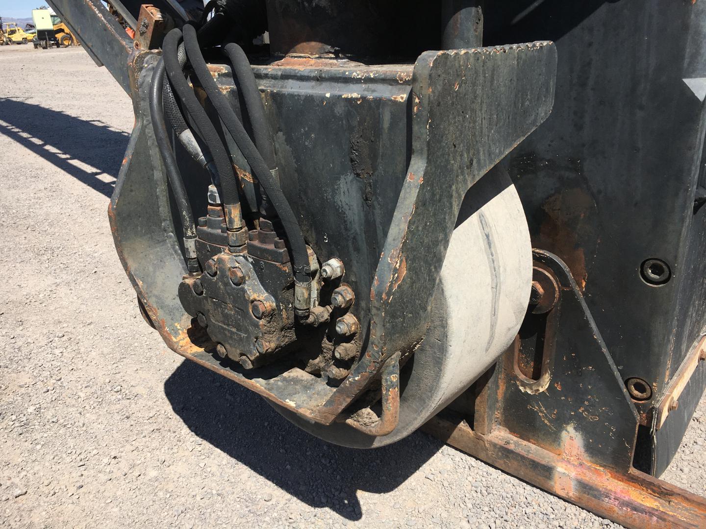 ./imagenes/INVOICE/2019/16678/RECUPERADORA DE ASFALTO INGERSOLL RAND PC1000R (15).JPG